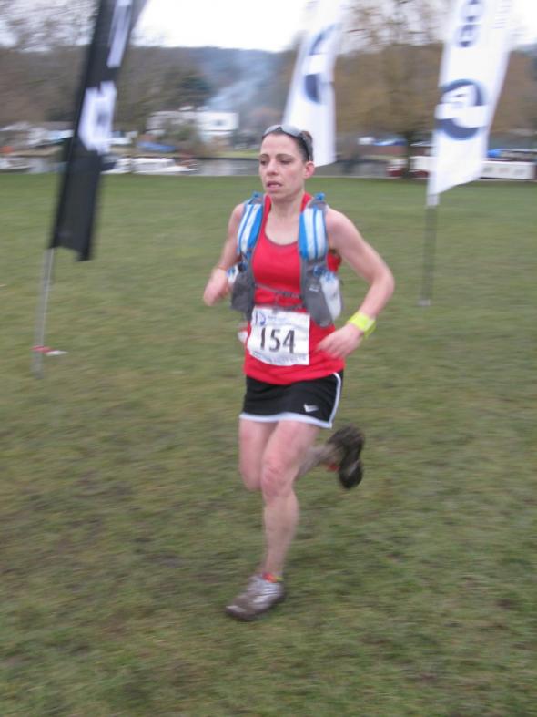 Karen Hathaway jako 12 open i 3 kobieta wbiega na metę. Fot. Dariusz Mackiewicz